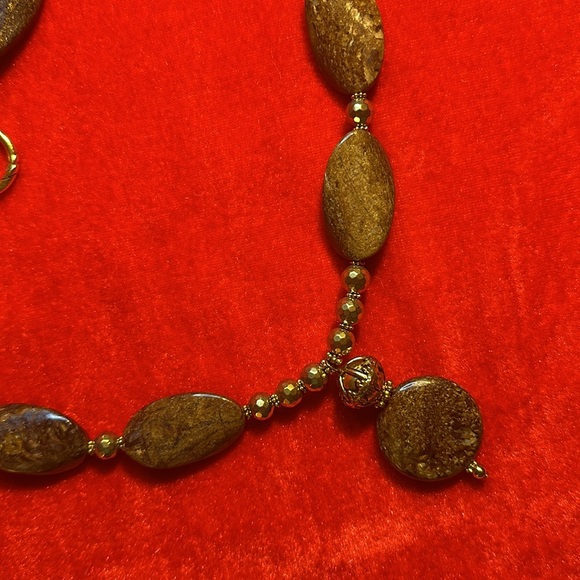 Handcrafted Bronzite & Hematite Gemstone Necklace & Earring set. - Picture 6 of 6